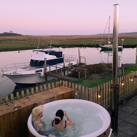 Hot Tub With A View - Christchurch Harbour ภายนอก รูปภาพ